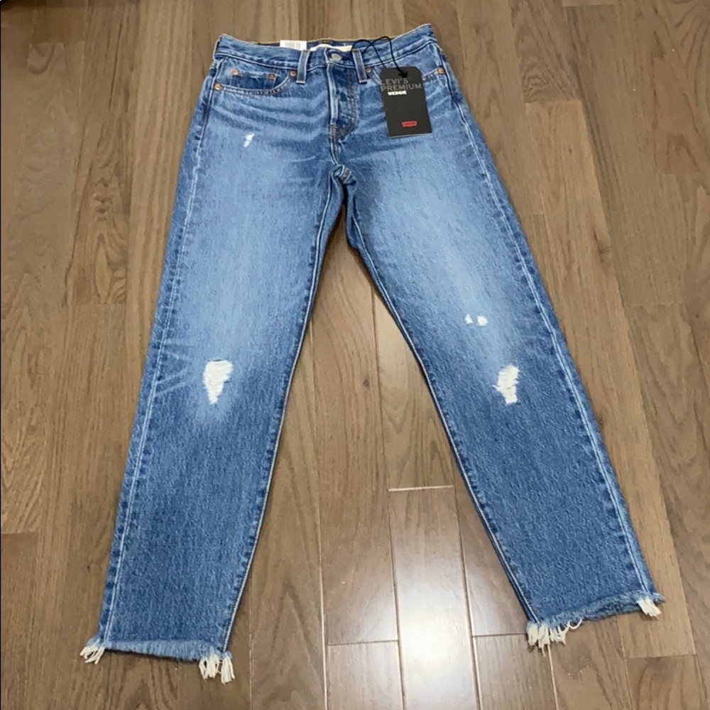Levi's Premium Wedgie Fit Women's Jeans - Picture 2 of 9